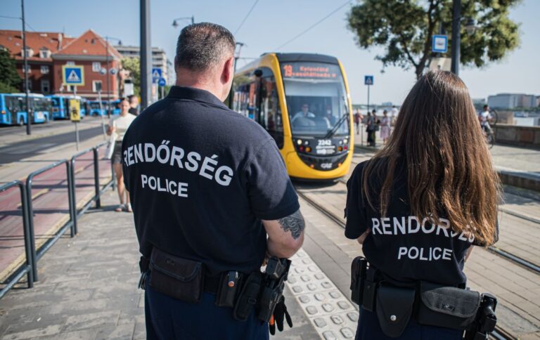 Budai villamosokat ellenőrzött a rendőrség és a BKK