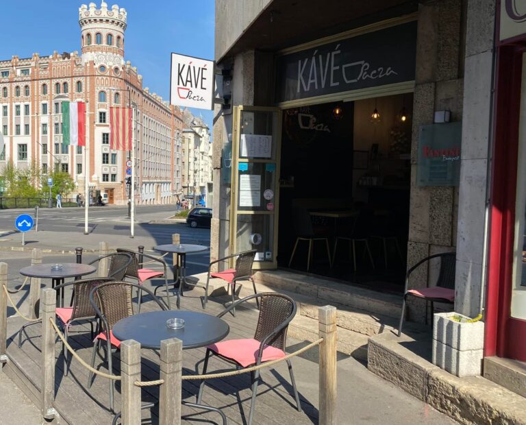 Kiadós reggeli a Vár tövében