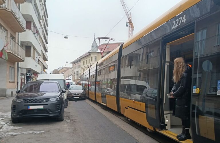 Megint a villamos volt az erősebb