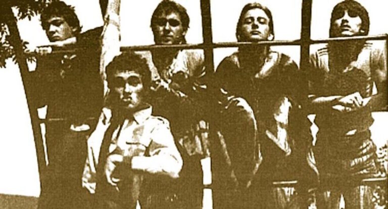 Sikátorok rockbandája: az állampárt egy ideig tűrte, majd tiltotta a zenekart