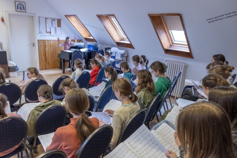 A Kodály Zoltán Magyar Kórusiskolában a kreativitást és a csapatmunkát fejlesztik