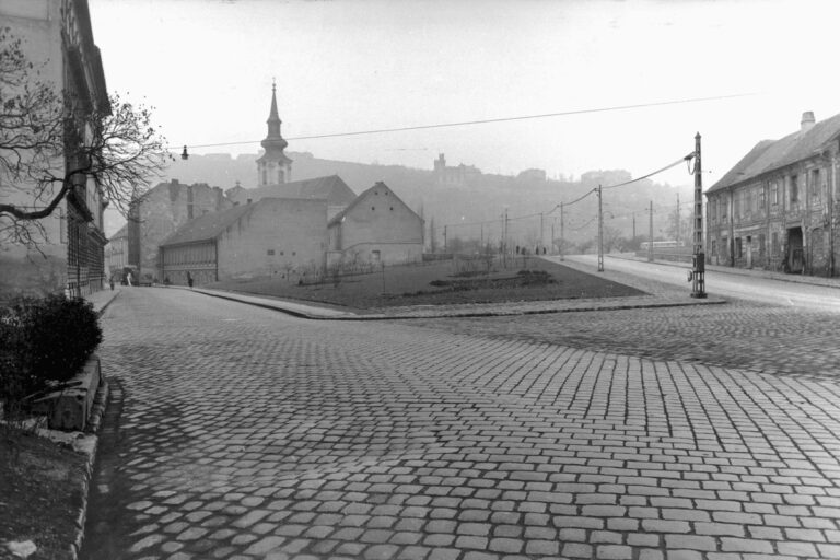 A Tabán kapuja