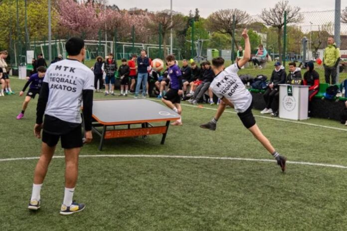 A teqball pországos döntője a Diákolimpián a Czakó utcai Sport- és Szabadidőközpontban. Fotó: teqballhungary.hu