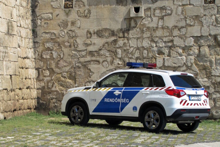 Rendőröknek ment egy ámokfutó autós a Várnegyedben